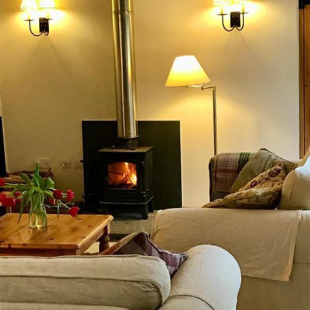 The Billiard Room - Cosy Country Retreat Abergavenny Exterior photo