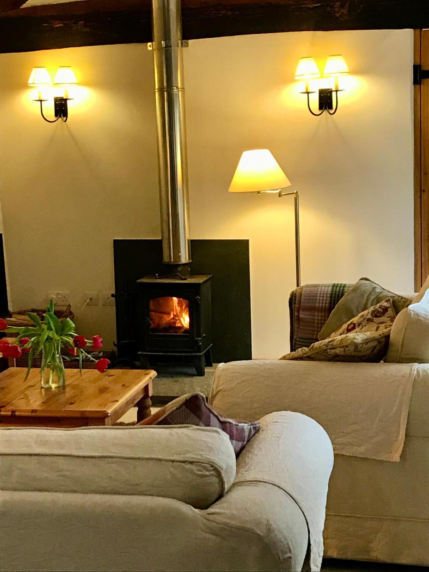 The Billiard Room - Cosy Country Retreat Abergavenny Exterior photo